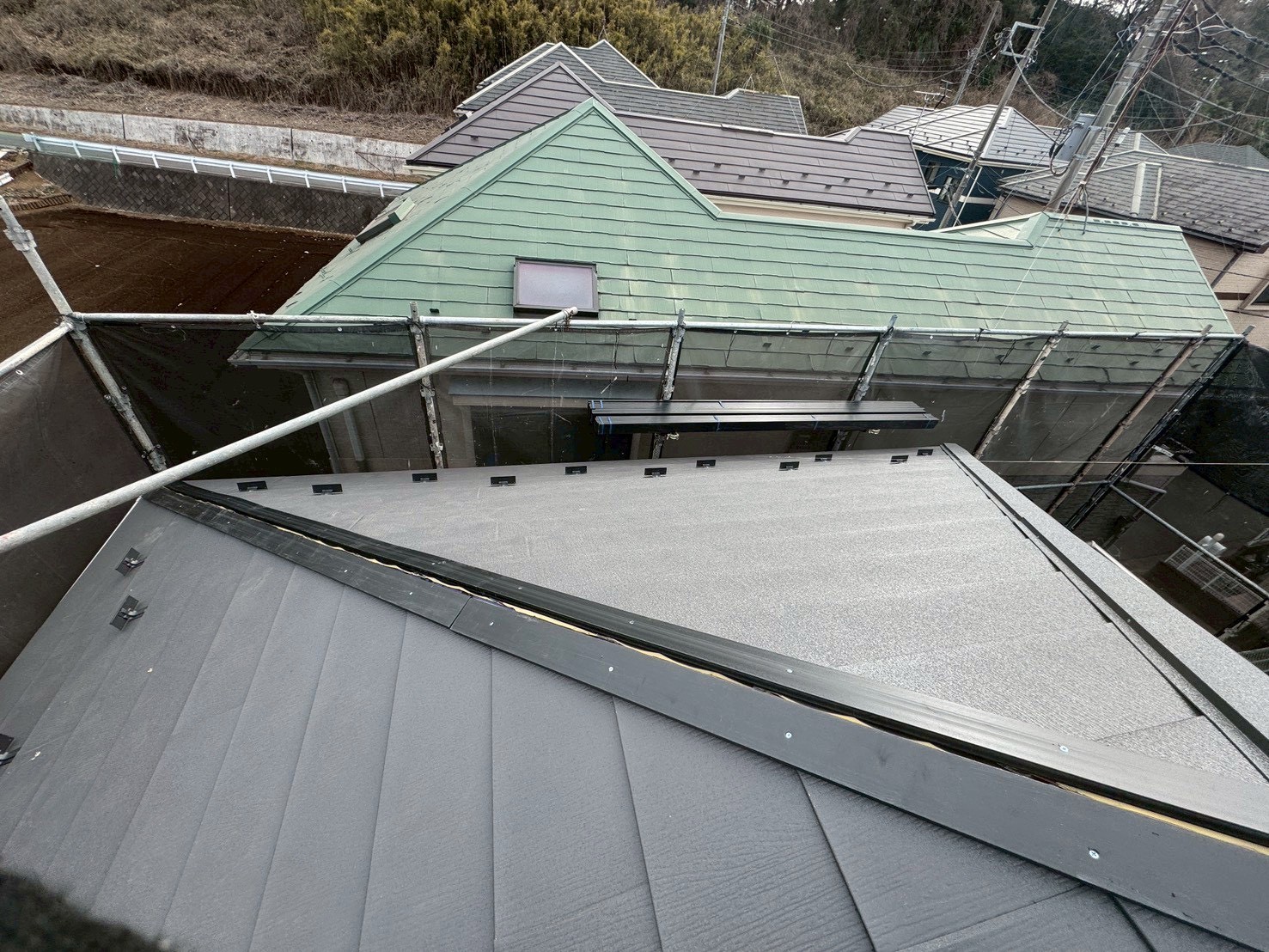 スーパーガルテクトを施工中